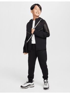 Nike sportswear tech fleece joggers!